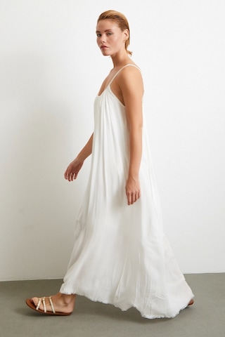 Askılı Piliseli Geniş Elbise Beyaz Beyaz