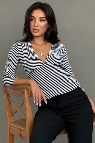 Madmext Siyah Çizgili V Yaka Slim Fit Kadın Bluz Mg2887