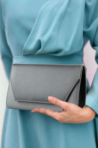 Erkan Saçmacı Antrasit Saten Zincir Askılı Manyetik Kapaklı İç Cepli Zarif Abiye El Çantası Antrasit