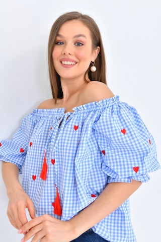 Park Karon Kadın Mavi Pötikare Yakası Fırfırlı Oversize Dokuma Bluz 001