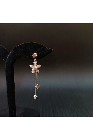 925 Ayar Sallanır Tasarımlı Kadın Gümüş Küpe -sade Ve Şık Gümüş