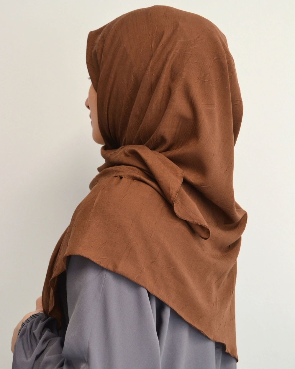 Bambu Kraş Eşarp 100x100 Cm Terletmez, Tok Ve Dik Duran, Dört Mevsim Kullanıma Uygun KAhverengi