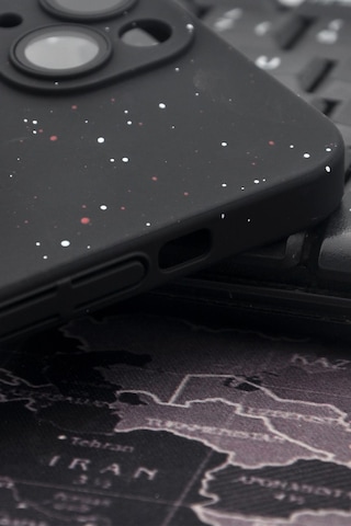 Apple Uyumlu iPhone 13 Uyumlu Siyah Benekli Desenli İnce Sert Kapak Kılıf Kamera Lens Korumalı Siyah -