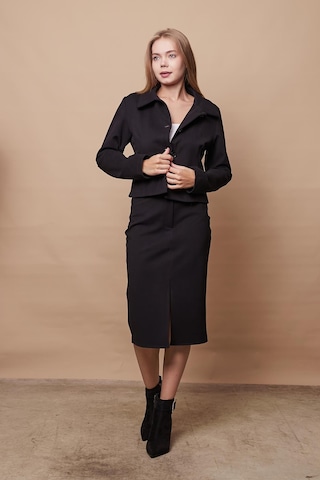 Kadın Likralı Kaşe Kumaş Yakalı Cep Kapaklı Uzun Kol Düğmeli Kısa Blazer Ceket Kaban-siyah Siyah