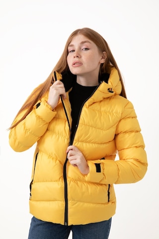 Kadın Sarı Kapüşonlu İçi Polarlı Su Geçirmez Rüzgara Dayanıklı Şişme Mont & Kaban & Parka Sarı