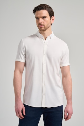 İmza Beyaz Kısa Kol Düz Örme İtalyan Yaka Düğmeli Cepsiz Pamuklu Classic Slim Fit Gömlek 1004250156 600 Beyaz