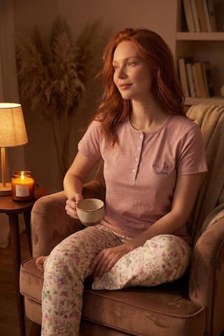 Alimer Kadın Kelebek Desen 3 Düğmeli Mevsimlik Likralı Viskon Kısa Kol Cepli Pijama Takımı Pembe