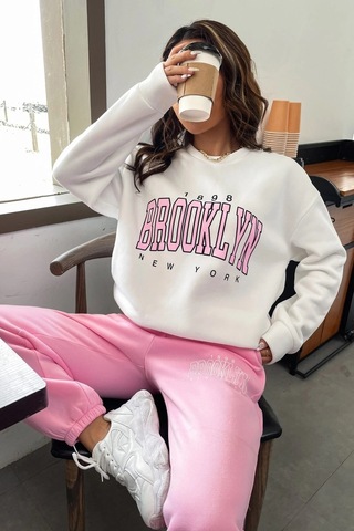 Modagen Kadın Pembe Beyaz Brooklyn Baskı Oversize Bisiklet Yaka Alt Üst Eşofman Takımı Pembebeyaz