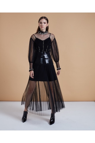 Transparan Yaka Ve Kol Detaylı Dantel Garnili Bluz Romantik Ve Zarif Tasarım Siyah