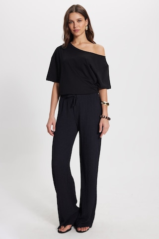 Tudors Kadın Slim Fit Dar Kesim %100 Pamuk Kayık Yaka Kısa Kollu Siyah Tişört-50840