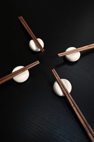 101 Copenhagen Native Chopstick Holders Birch 4 Lü El Yapımı Seramik Çubuk Desteği Beyaz