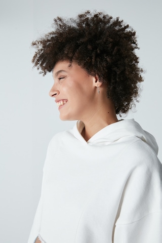Penti Kırık Beyaz Crop Chain Detailed Sweatshirt Beyaz