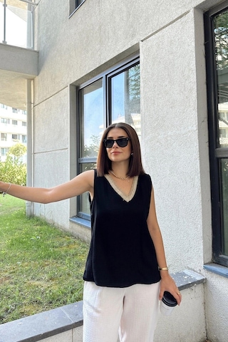 WeShaya Siyah Hasır Detaylı V Yaka, İthal Müslin Kumaş, Basic Kesim, Salaş Kolsuz Bluz & Atlet Siyah