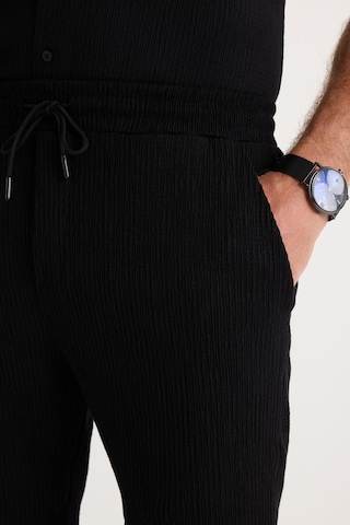 Tudors Erkek Slim Fit Dar Kesim Apaş Yaka Beli Bağcıklı Siyah Gömlek Şort Takım-37571 Siyah