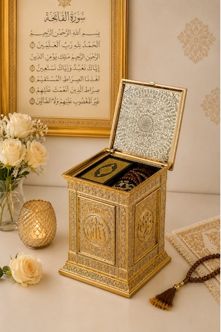 Seccadeli Kur An-ı Kerim Hediye Seti Dekoratif Saklama Kutulu Tespih Dahil 18x22 Cm 1