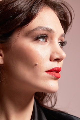 Alix Avien Dolgun Kirpik Kıvrım Ve Hacim Verici Kalıcı Etkili Siyah Maskara Ultra Definiton Mascara Black