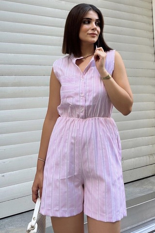 Lila Kolsuz, Düğmeli Hakim Yaka, Beli Lastikli, Cepli, Şort Modelli Kısa Çizgili Tulum Pembe
