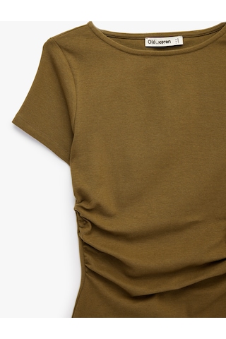 Koton Pamuklu Slim Fit Kayık Yaka Kısa Kollu Drapeli Tişört Yeşil 7wal10350ık