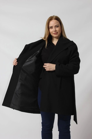 Moda Berray Kuşaklı Yandan Bağlama Detaylı Kapüşonlu Kaşe Kaban Siyah