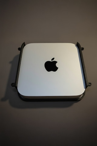 Mac Mini M1 Ve M2 Masa Sabitleme Aparatı Siyah Mac Mini M1 Ve M2 Masa Sabitleme Aparatı Siyah