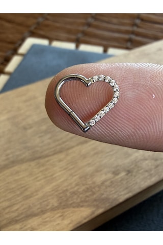 Gerçek G23 Titanium Kalp Modeli Kilitli Titanum Halka Piercing Gümüş