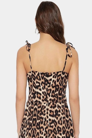 Ersefa Leopar Desenli Kolsuz Viskoz Maxi Elbise A Line Kesim Yırtmaç Detay Zarifane Tasarım Modern Stil Camel