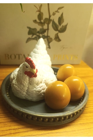 Artepieza Dekoratif Tavuk Ve Yumurtalar Tepsili Biblo Set - Bereket Ve Bolluk Temalı Beyaz Tavuk Figürü 1 Adet