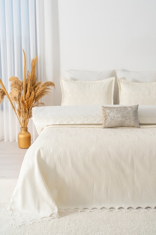 İlay Ekru Nakışlı Çift Kişilik Nevresimli Pike Seti - 8 Parça Çeyiz Seti Ekru