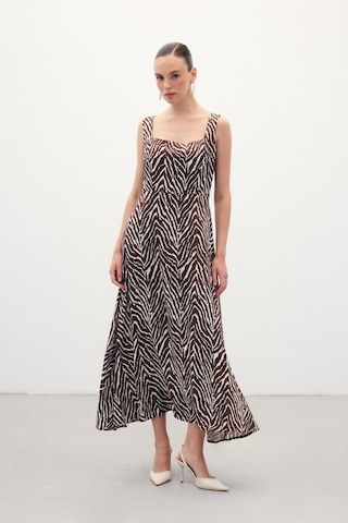 Sateen Kare Yaka Zebra Desenli Elbise - Kahve-136359 Kahve
