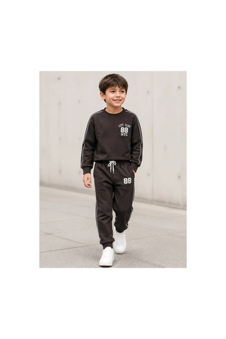 Lugmo Erkek Çocuk Koyu Kahverengi 88 Nakışlı Biyeli Sweatshirt Jogger Eşofman Takımı