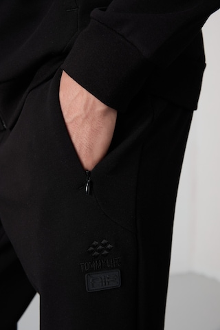 Tommy Life Siyah Pamuklu Kalın Yumuşak Dokulu Comfort Fit Baskılı Erkek Eşofman Takım - 85236 Siyah