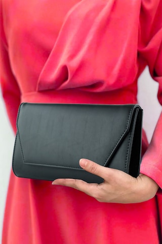 Erkan Saçmacı Siyah Zincir Askılı Manyetik Kapaklı İç Cepli Zarif Abiye El Çantası Siyah