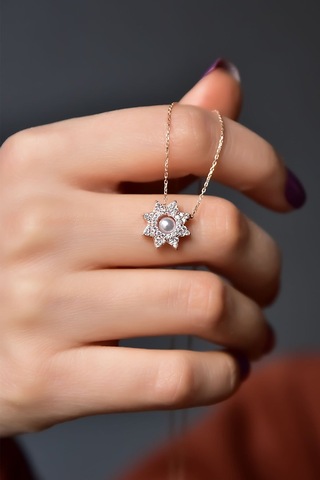 925 Ayar Gümüş Rose Kaplama Zirkon Taşlı Montür İncili Güneş Kolye