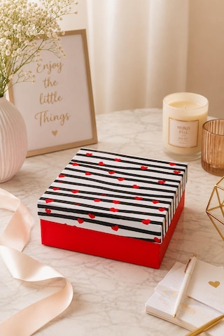 Kolix Kalp Desen Hediyelik Dekoratif Sevgiler Günü Kutusu19x19x8 Cm