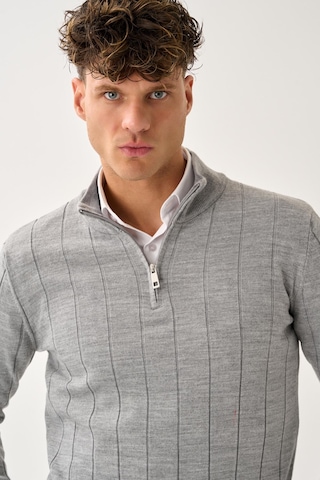 Dikey Dokuma Desenli Fermuarlı Triko Kazak Gri