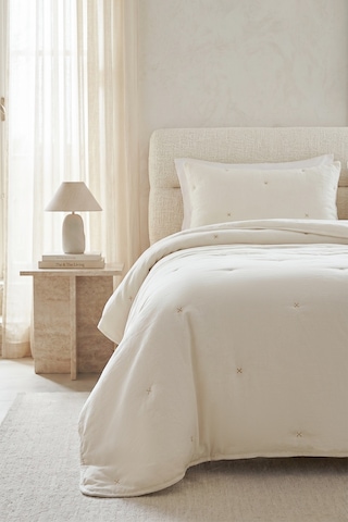Ocean Home Textile Nakışlı Ekru Çift Kişilik Yatak Örtüsü Seti 1 Adet 250 X 230 / 2 Adet 50 X 70 Cm