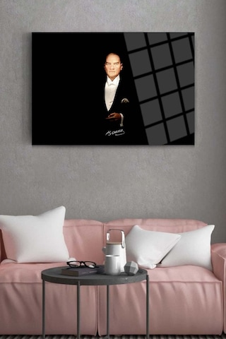 Atatürk Türk Bayrağı Cam Tablo Modern Sanat Tablosu Uv Baskılı Canlı Renkler Ev Ve İş Yeri Anlamlı Hediye Seçeneği Kolay Montaj Askılı