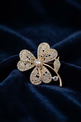 Gold Renk Zirkon Taşlı Yonca Model Broş Çok Renkli Gold Renk Zirkon Taşlı Yonca Model Broş Çok Renkli