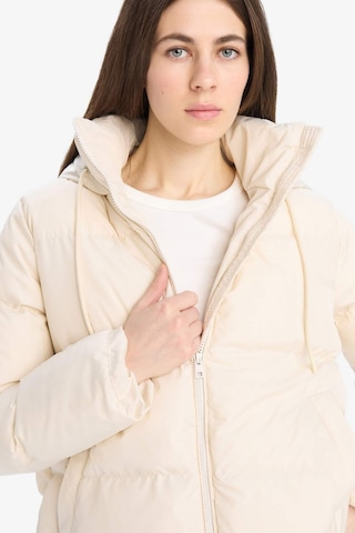 DeFacto Standart Fit Kapüşonlu Fermuarlı Cepli Şişme Mont E9592AX25SPBG414 Bej
