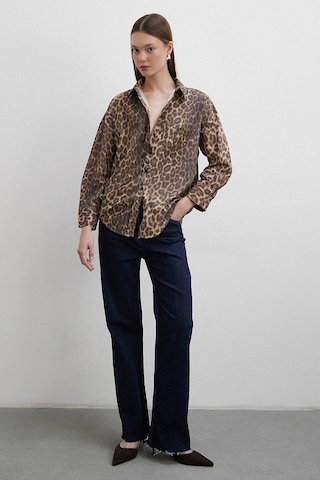 Leopar Desenli V Yaka Gömlek Kahve Kahve