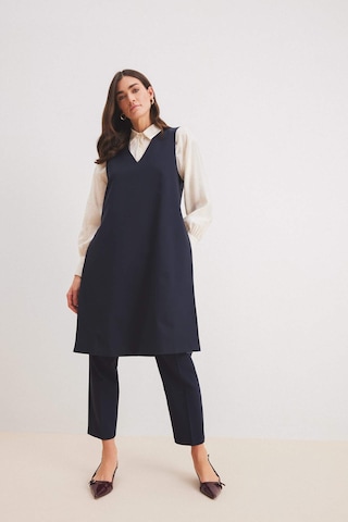 DeFacto Regular Fit V Yaka Basic Düz Uzun Cepli Süveter E1340AX25SPNV173 Lacivert