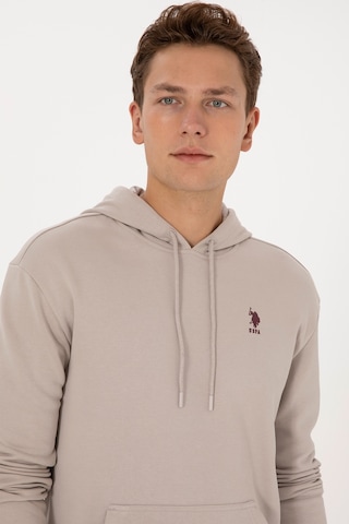 U.S. Polo Assn. Erkek Comfort Fit Kapüşonlu Taş Basic Sweatshirt 50313746-VR049