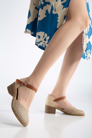 Analin Shoes Kadın Hakiki Deri Burnu Kapalı Delikli Sandalet Bej