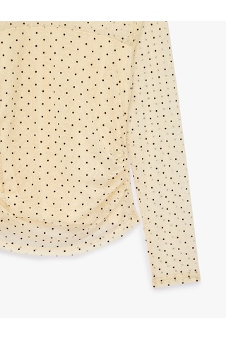 Koton Slim Fit Uzun Kollu Drapeli Transparan Puantiyeli Dik Yaka Tül Tişört Ekru Desenli 7wak50018uk