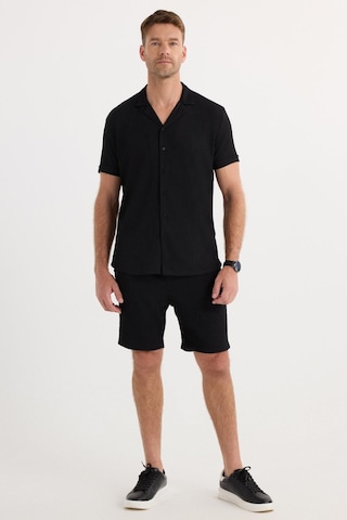 Tudors Erkek Slim Fit Dar Kesim Apaş Yaka Beli Bağcıklı Siyah Gömlek Şort Takım-37571 Siyah