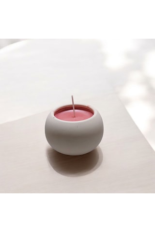 El Yapımı Mum Yuvarlak Beton Kapta Büyüleyici Soya Mumu