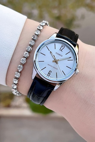 Casio Csıste152 Kadın Kol Saati