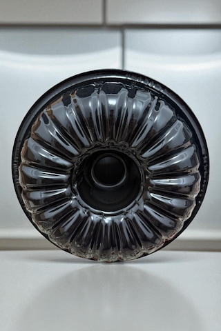 Emaye Dilimli Kek Kalıbı Yanmaz Yapışmaz Taban Siyah 30 Cm Siyah