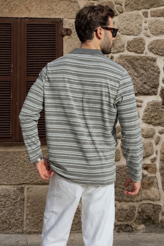 Madmext Gri Regular Fit Çizgili Polo Yaka Erkek Tişört E7192