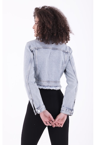 Püskül Detaylı Ve Fermuarlı Kolları Düğmeli Kısa Kot Kadın Ceket Kar Yıkama Açık Mavi Denim Kar Yıkama Açık Mavi